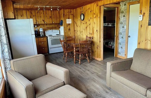 Alban Cabin | Great Escape Cabins: Cabin 3
