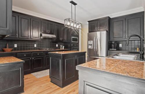 Conyers House | Great Family Home Near Stone Mountain Pk Sleeps 10