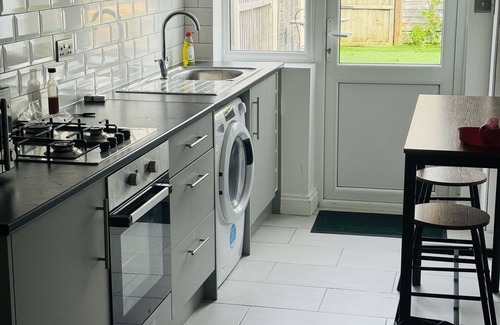 West Thornton House | Great family home to relax.nWithin easy reach to London, Gatwick & Wimbledon .