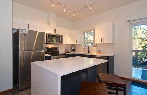 Blueberry Hill House | Great Family Townhome in Quiet Blueberry Hills! 1.5 miles from Village + Life with Mountain Views.