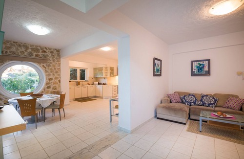 Kato Galatas Villa | Great Family Villa/close to sea, shops and town