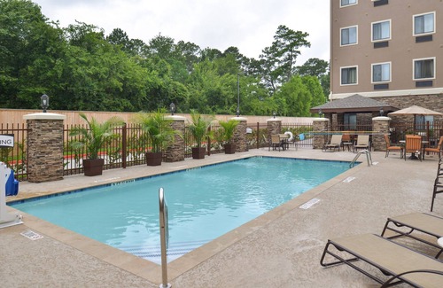Tomball Condo | Great for Business Travelers! Near George Bush Intercontinental Airport | Shared Outdoor Pool