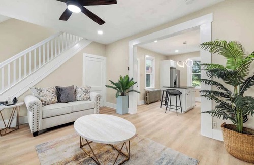 Pittsburgh House | Great for Extended Stays!