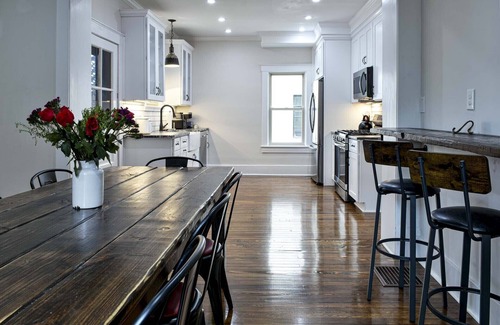 St. Matthews House | Great for large groups-The best location-Only steps from 6 bars & 40 restaurants