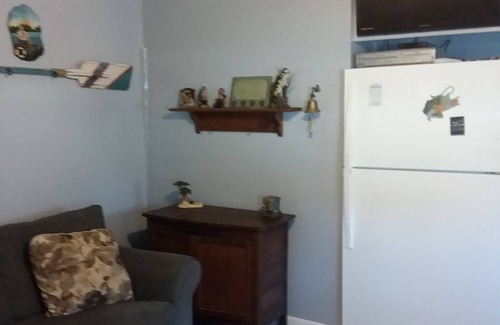 Warsaw Cottage | Great Get-a-way/sleeps 4