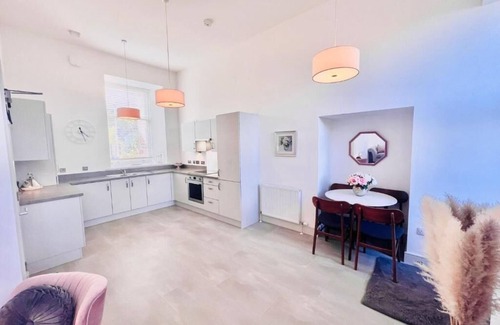 South Galson House | Great Glen Townhouse - 5 mins drive from City Centre