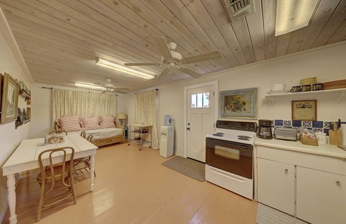 Hunt House | Great Guadalupe River Access! Outdoor Firepit, Pavilion & wood burning stove!