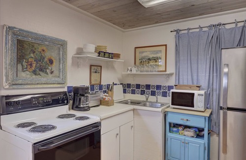 Hunt House | Great Guadalupe River Access! Outdoor Firepit, Pavilion & wood burning stove!