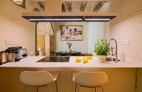 El Raval Apartment | Great historic apartment next to Ramblas. Newly renovated. Daily cleaning!