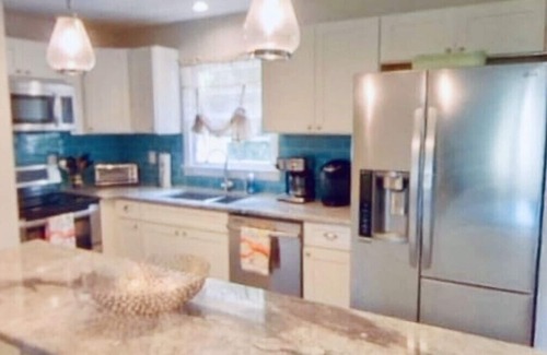 Isle of Palms House | Great Home on CuldeSac by IOPRecCtr-So close to Beach & Marina-Comes w/GolfCart