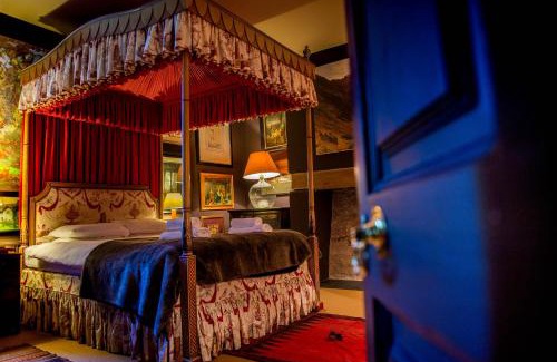 Laugharne House | Great House - Grand Georgian House With Outdoor Heated Pool