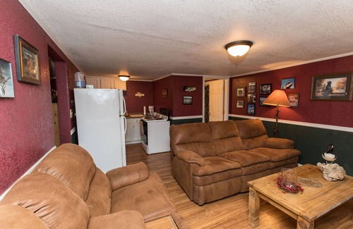 Clifton House | Great 'Lake House #2' Just Yards From Marina & Lake Access