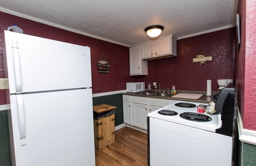 Clifton House | Great 'Lake House #2' Just Yards From Marina & Lake Access