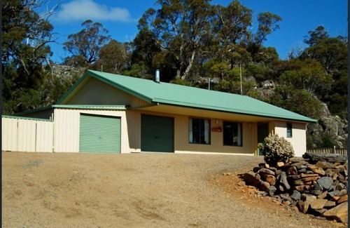 Tods Corner House | Great Lake: Unique, Secluded and Breathtaking Highland Views