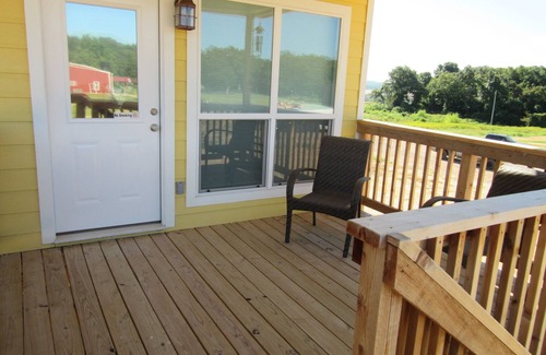 Kingston House | Great Lake View close to the Lake-Sleeps 12 with WiFi & Dish