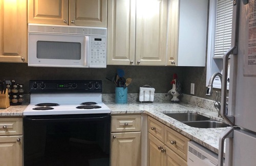Cherry Grove Beach Condo | Great Loc. 2BR 2Bath 2nd Floor Condo Quiet area of NMyrtle. 3 min walk to ocean.