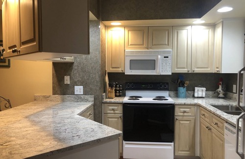 Cherry Grove Beach Condo | Great Loc. 2BR 2Bath 2nd Floor Condo Quiet area of NMyrtle. 3 min walk to ocean.