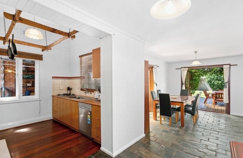 East Victoria Park House | Great location, family and pet friendly home. Big yard. Parking