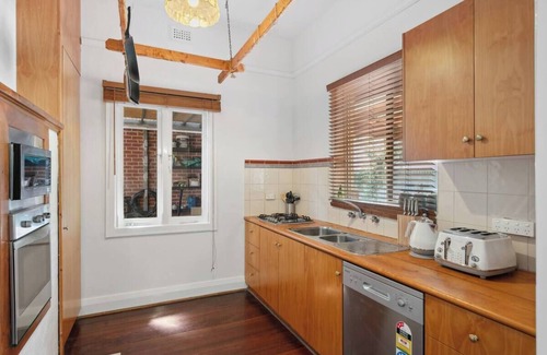 East Victoria Park House | Great location, family and pet friendly home. Big yard. Parking