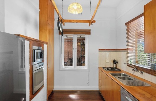 East Victoria Park House | Great location, family and pet friendly home. Big yard. Parking