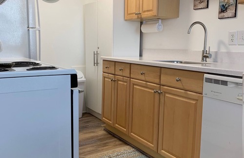 Northeast Virginia Beach Condo | Great Location ! 1 Short Block To The Boardwalk.