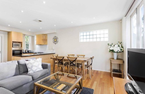 South Yarra House | Great Location, 3 Bedroom House with Off Street Parking