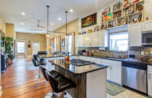 Buechel House | Great Location-5 Bd/3 Ba-Near Expo/UL/Fair/YUM/Zoo