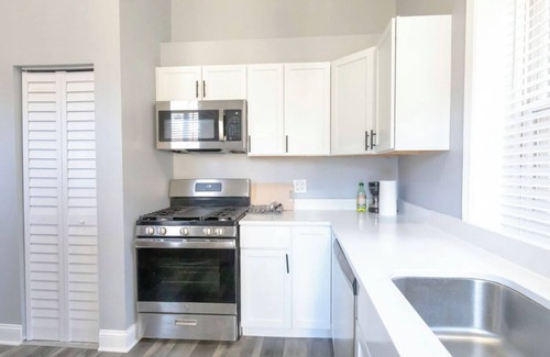 Bridgeport Apartment | Great Location. 5min to McCormick place. Downtown. Chinatown