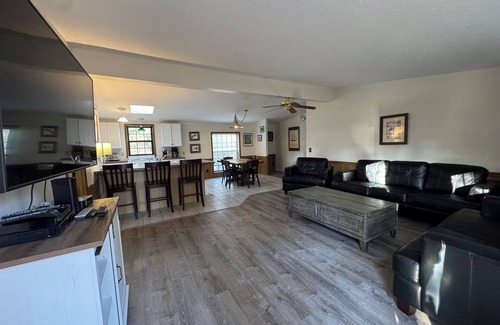Put-in-Bay House | Great location-A New Guest Favorite-4 BR Home- Island Club - Sleeps 12 - IC61