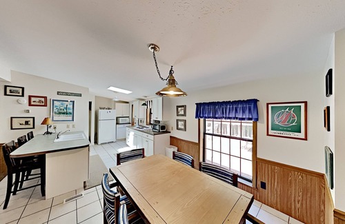 Put-in-Bay House | Great location-A New Guest Favorite-4 BR Home- Island Club - Sleeps 12 - IC61