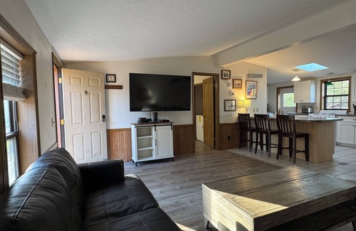 Put-in-Bay House | Great location-A New Guest Favorite-4 BR Home- Island Club - Sleeps 12 - IC61
