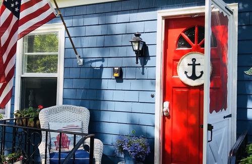 Newport East House | Great Location Between First & Second Beach - Pet Friendly!