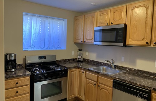 Lakeview House | Great Location! Big space with 3 Masters!