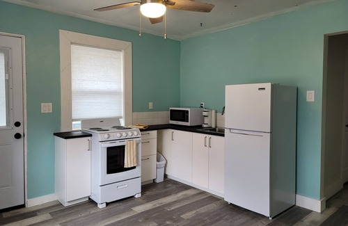 Allen Apartment | Great location, newly remodeled, well appointed