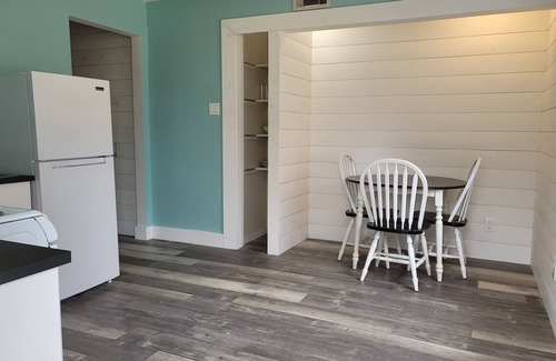 Allen Apartment | Great location, newly remodeled, well appointed