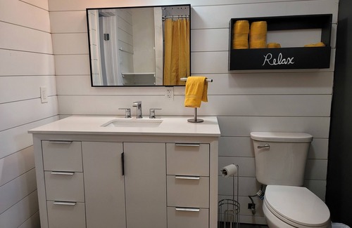 Allen Apartment | Great location, newly remodeled, well appointed