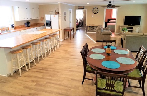 Eutawville House | Great Location on Southern shoreline of Lake Marion