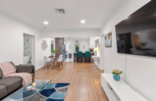 Gladeview Apartment | Great location! Patio/Hot tub/Bbq/Washer-Dryer