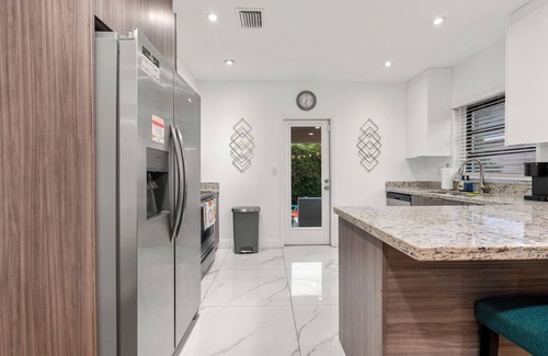 Gladeview Apartment | Great location! Patio/Hot tub/Bbq/Washer-Dryer