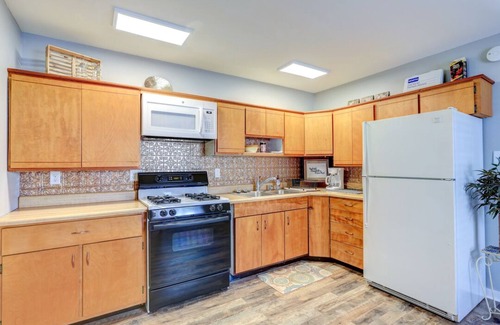 Champaign House | Great neighborhood! 3 bed 2 full bath close to shopping, restaurants, U of I