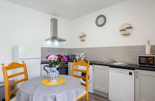 Glassillaun Apartment | Great new apartment walking distance to beach
