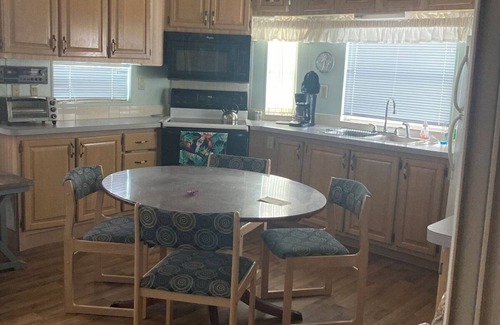 Braden River House | Great resort in Sarasota. Pool, Hot Tub, Pickleball - Weekly/Monthly Discount!