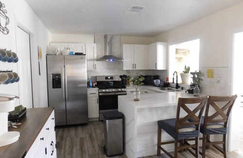 Sunrise Manor House | Great Specials Now! Pri POOL! 3 Bedroom, Sleeps 7, Great Location!