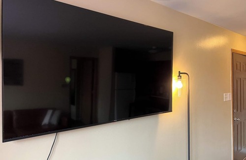 Hickory Hills Apartment | Great suburban location! Perfect for solo or couple travelers