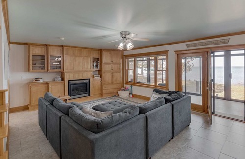 Onamia House | Great Swimming Beach, Amazing 3 Season Porch, Water Toys, Very Nice Home