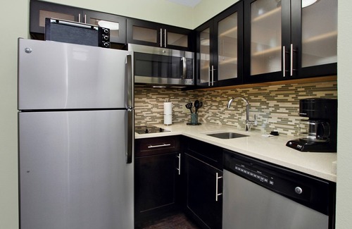 McLean Condo | Great Value! Cozy 2 Bedroom Suite in Mclean | Free Breakfast + 24h Business Center