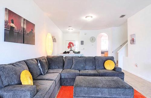 Trafalgar Village House | GREAT VALUE! Old Kent Lake Home - views 3/3