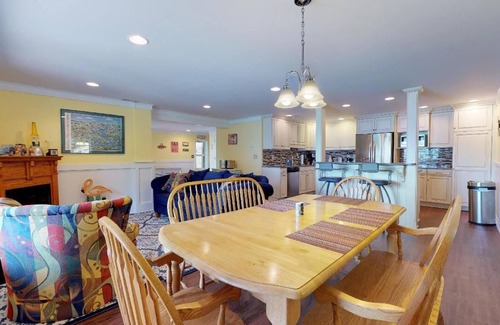 Huddleston House | GREAT VIEW OF MITCHELL'S POINT MARINA'S INDEPENDENCE DAY FIREWORKS! 3 Bedrooms, 1 Flex Room, 2½ Bat