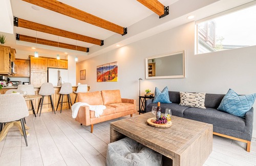 Kimball Junction House | Great Views, in the Heart of Kimball Junction, On Walk/Bike Path