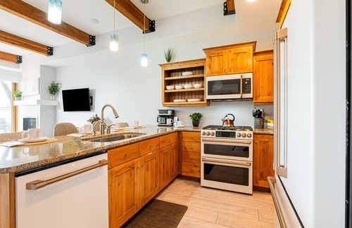 Kimball Junction House | Great Views, in the Heart of Kimball Junction, On Walk/Bike Path
